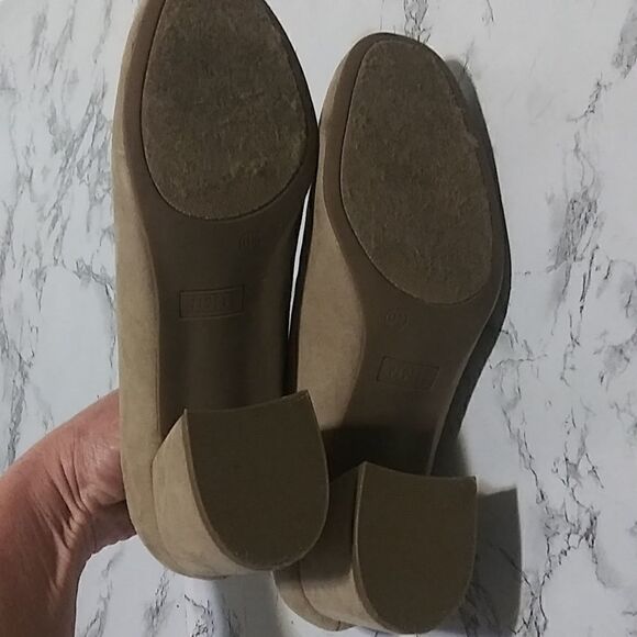 Simply styled nude faux suede block heels - Picture 4 of 9